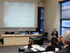Charlotte Østergaard, professeure de finance au BI Norwegian Business School, durant sa conférence "Why boards exist? Governance design in the absence of corporate law"